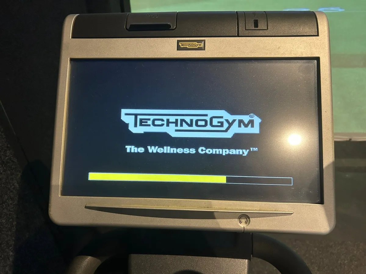 TECHNOGYM SYNCHRO ELLIPTICAL CROSS TRAINER - Image 3