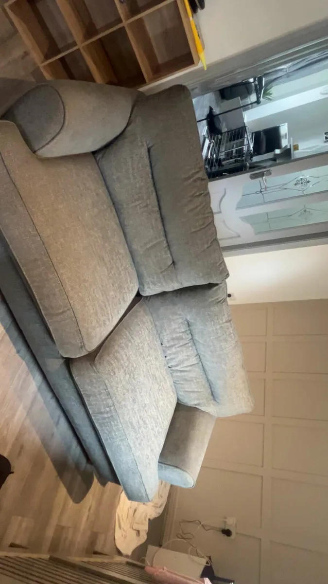 2 seater couch - Image 1