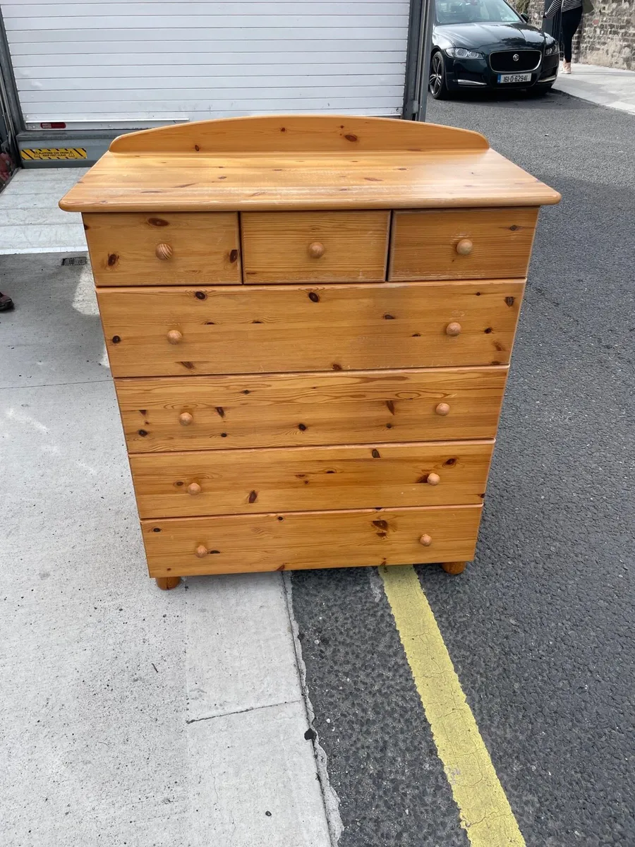 Heavy pine chest of drawer - Image 1