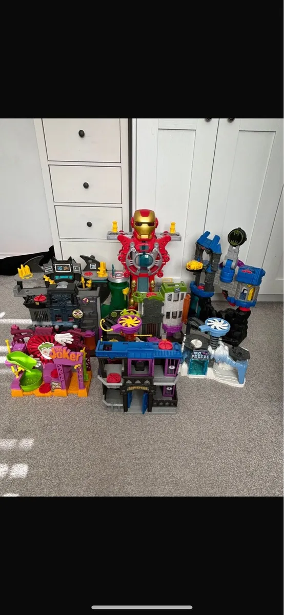 Superhero bases (no figures )