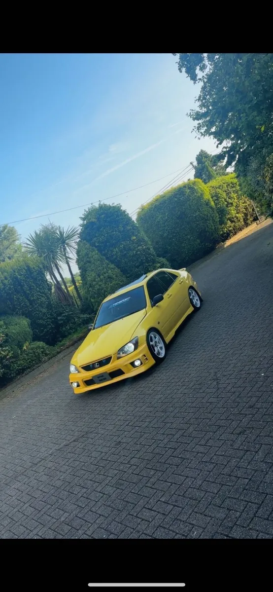 Lexus IS200 - Image 1