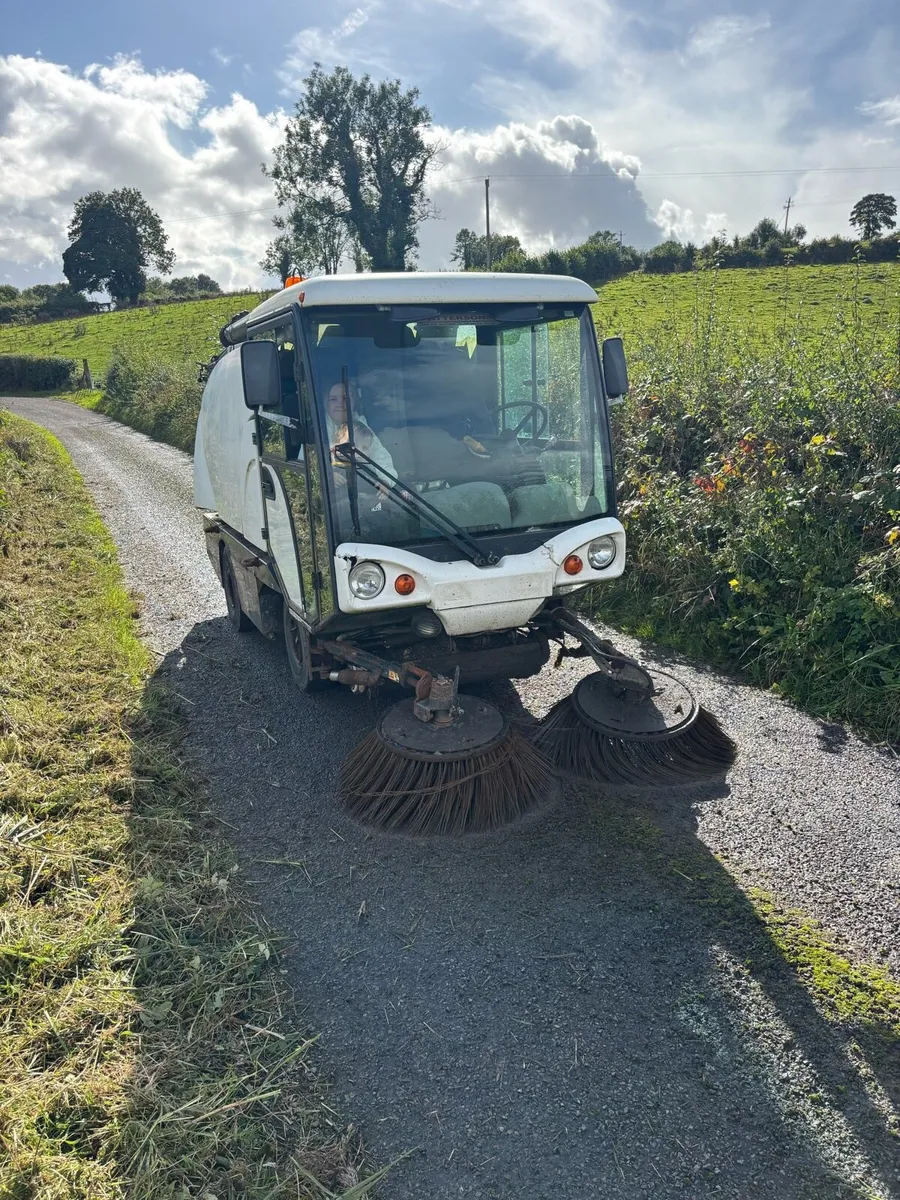 Johnston road sweeper - Image 2