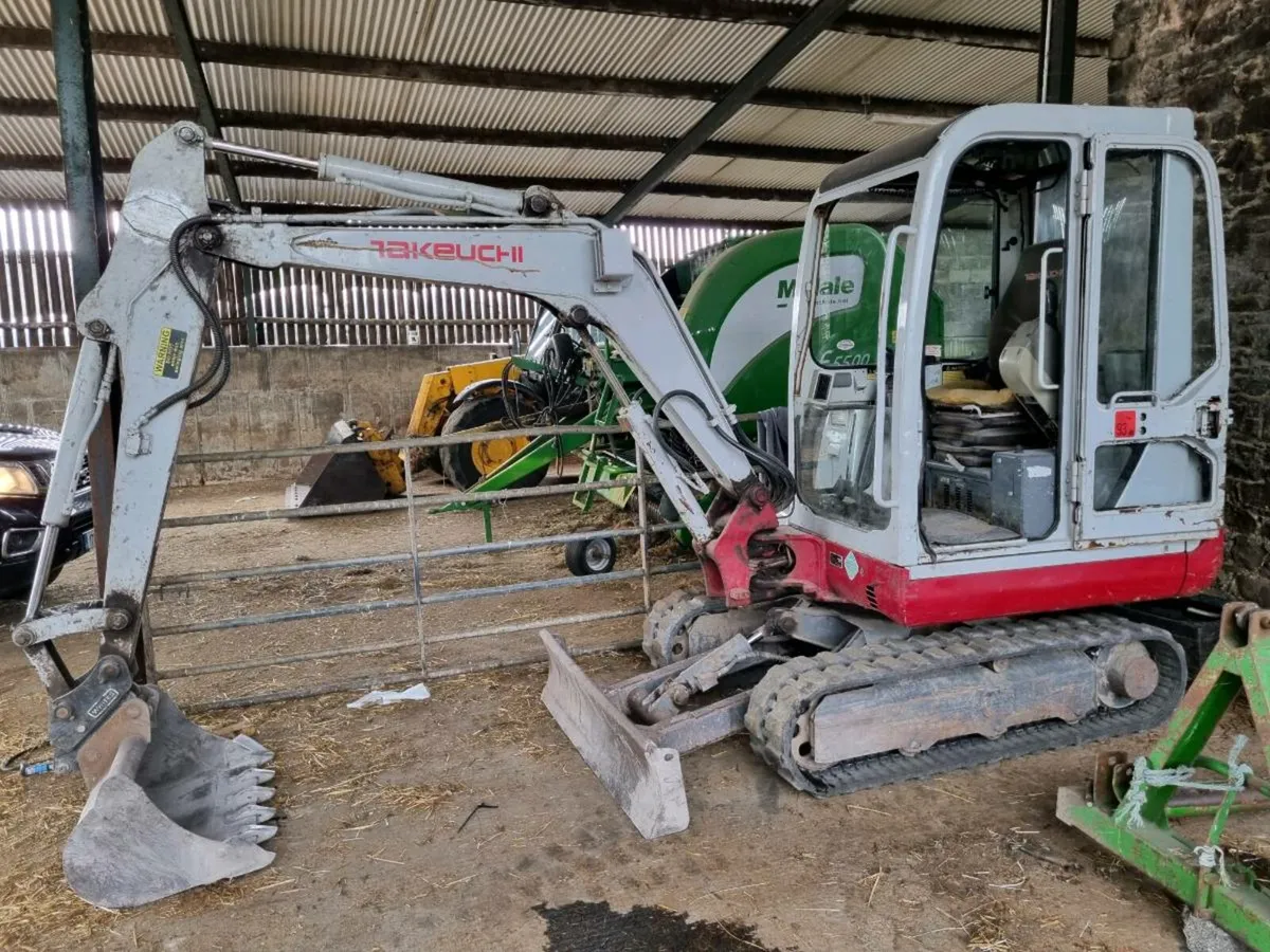 Takeuchii TB125 mini-digger - Image 2