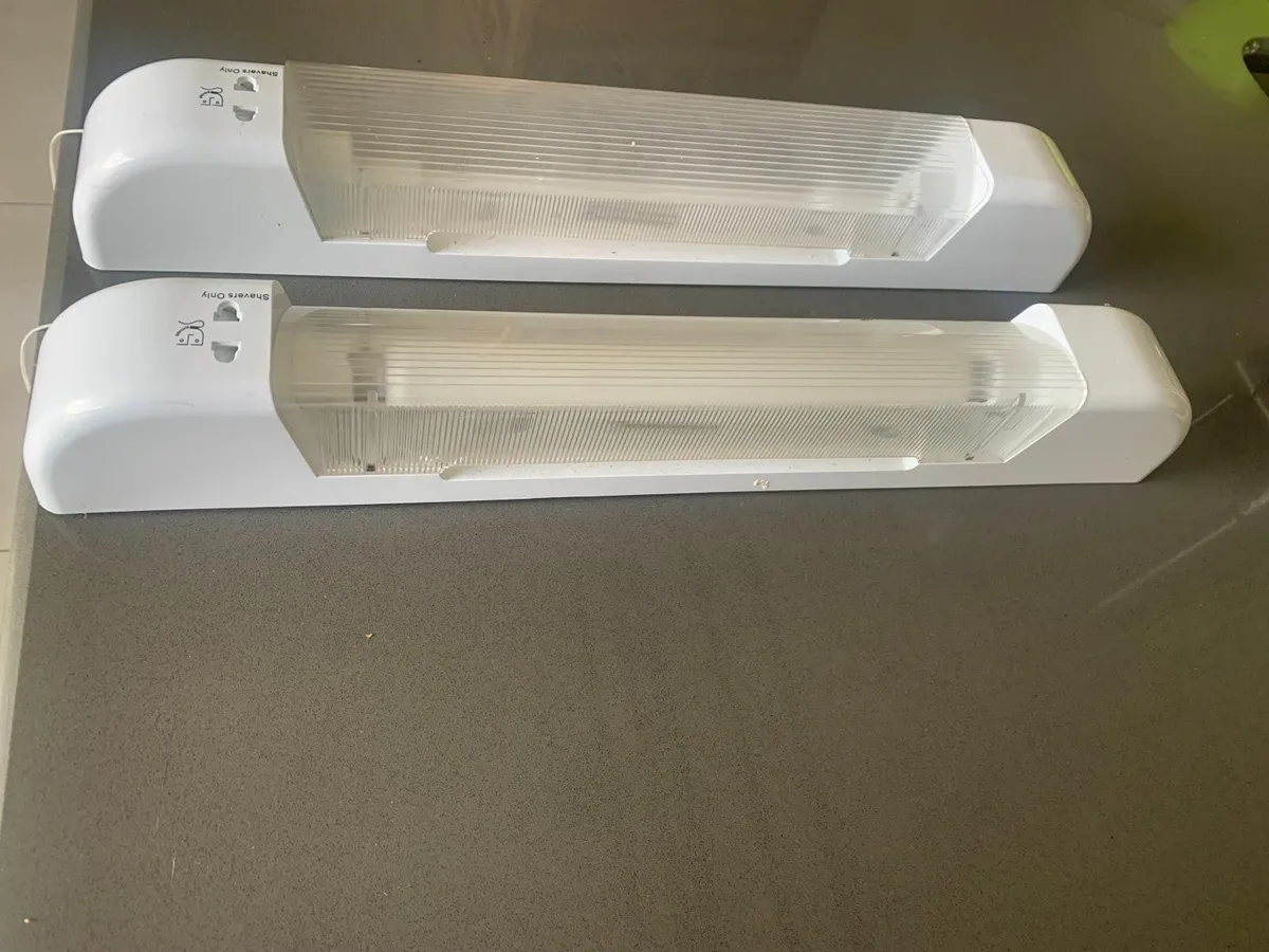 Bathroom electric lights - Image 1