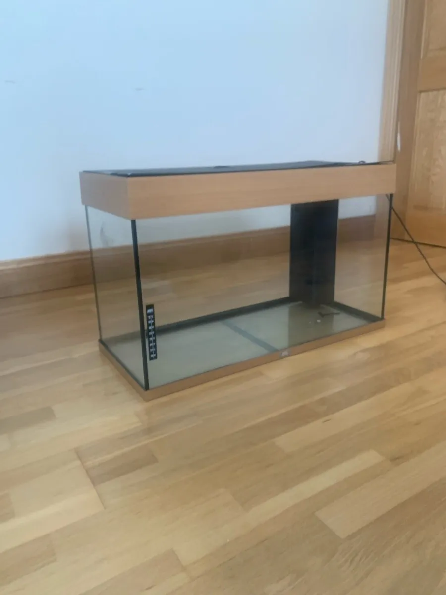 Fish tank - Image 1