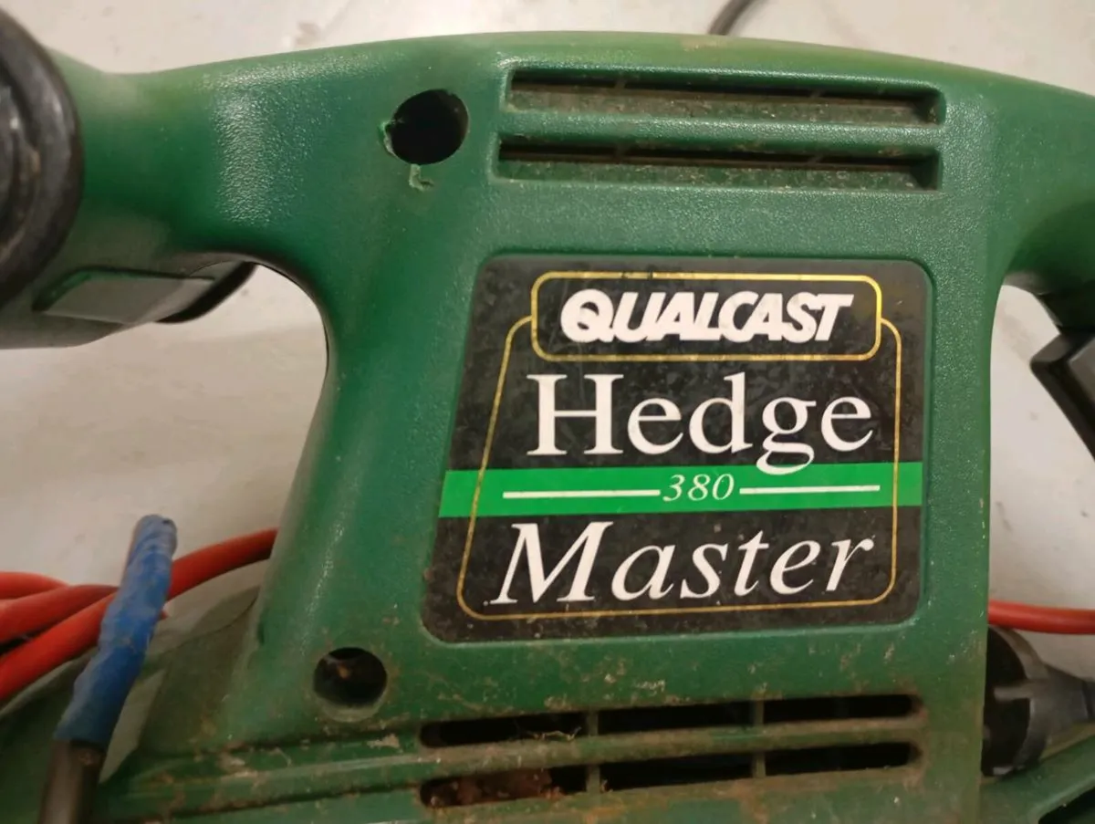electric hedge saw - Image 3