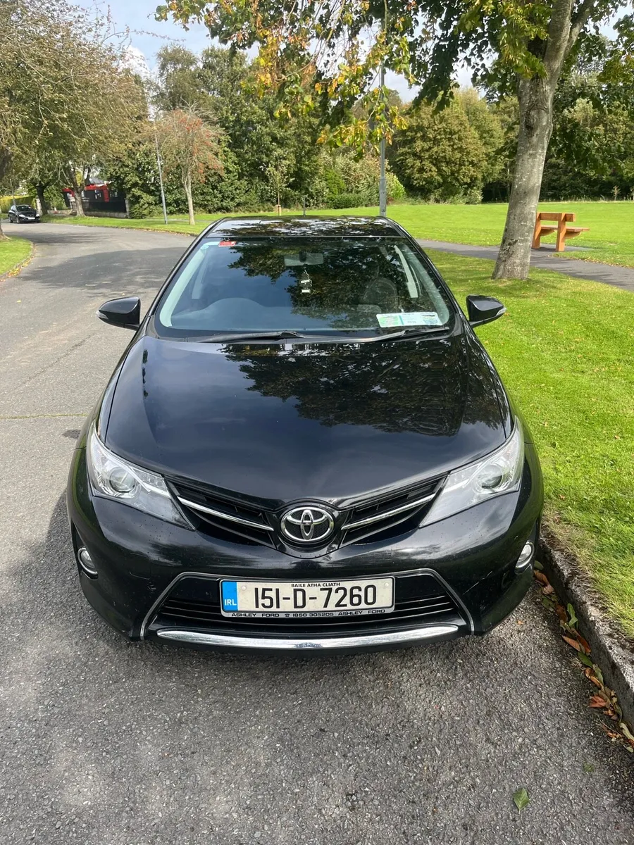 Toyota Auris 2015 - Image 2
