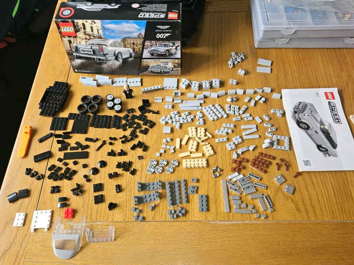 Lego 76911 Retired Set - Image 3