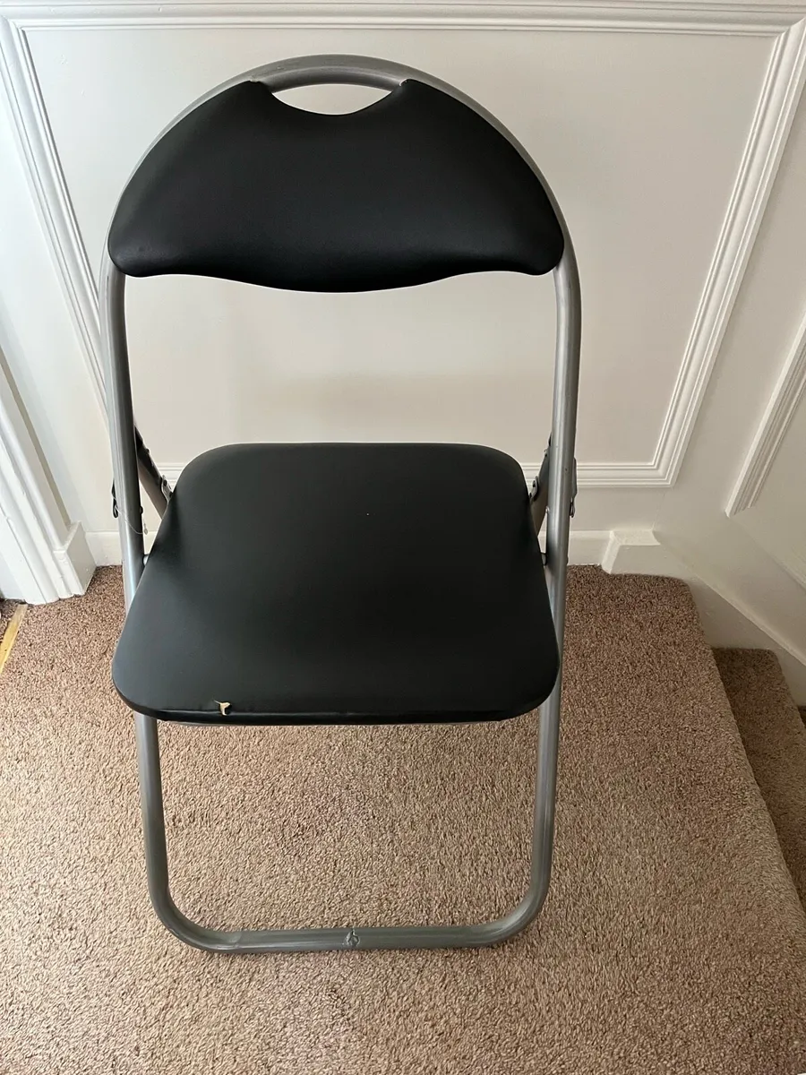 Foldable chair - Image 1
