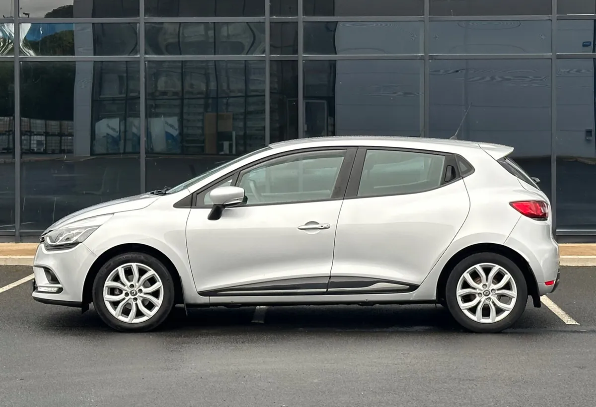 Renault Clio 2019 *1Owner - Image 3