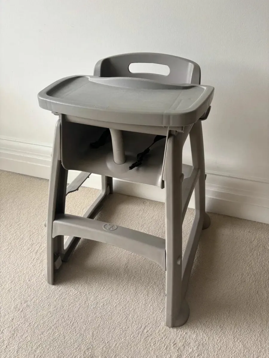 Save €125  - Sturdy commercial grade high chair - Image 2