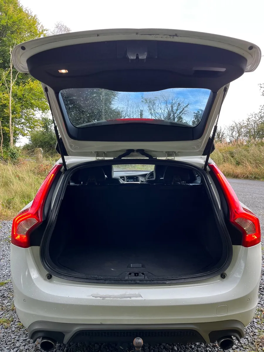 Volvo V60 2015 - Image 1