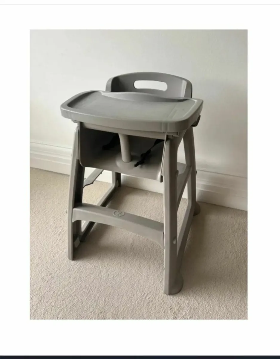 Save €125  - Sturdy commercial grade high chair - Image 1