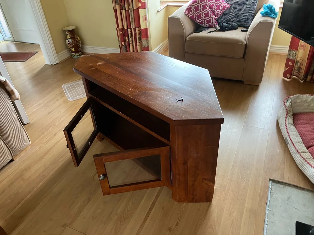 TV stand - Image 1