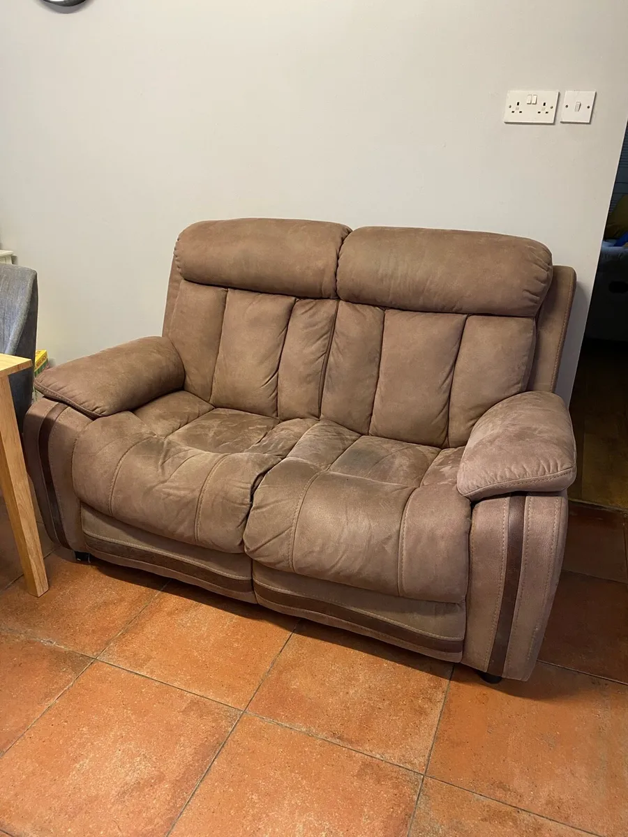 Couch and 2x fire side chairs - Image 1