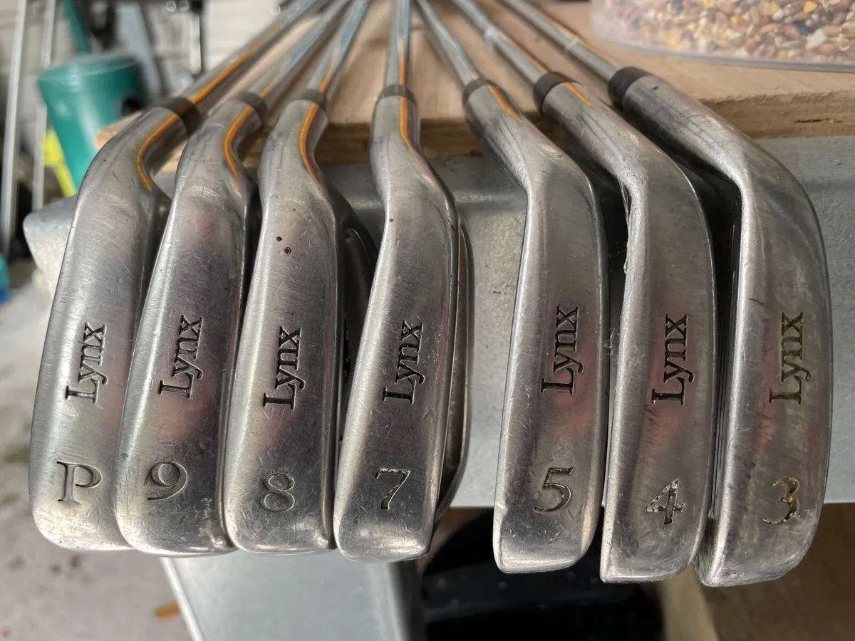 12 x Golf clubs plus bag - Image 1
