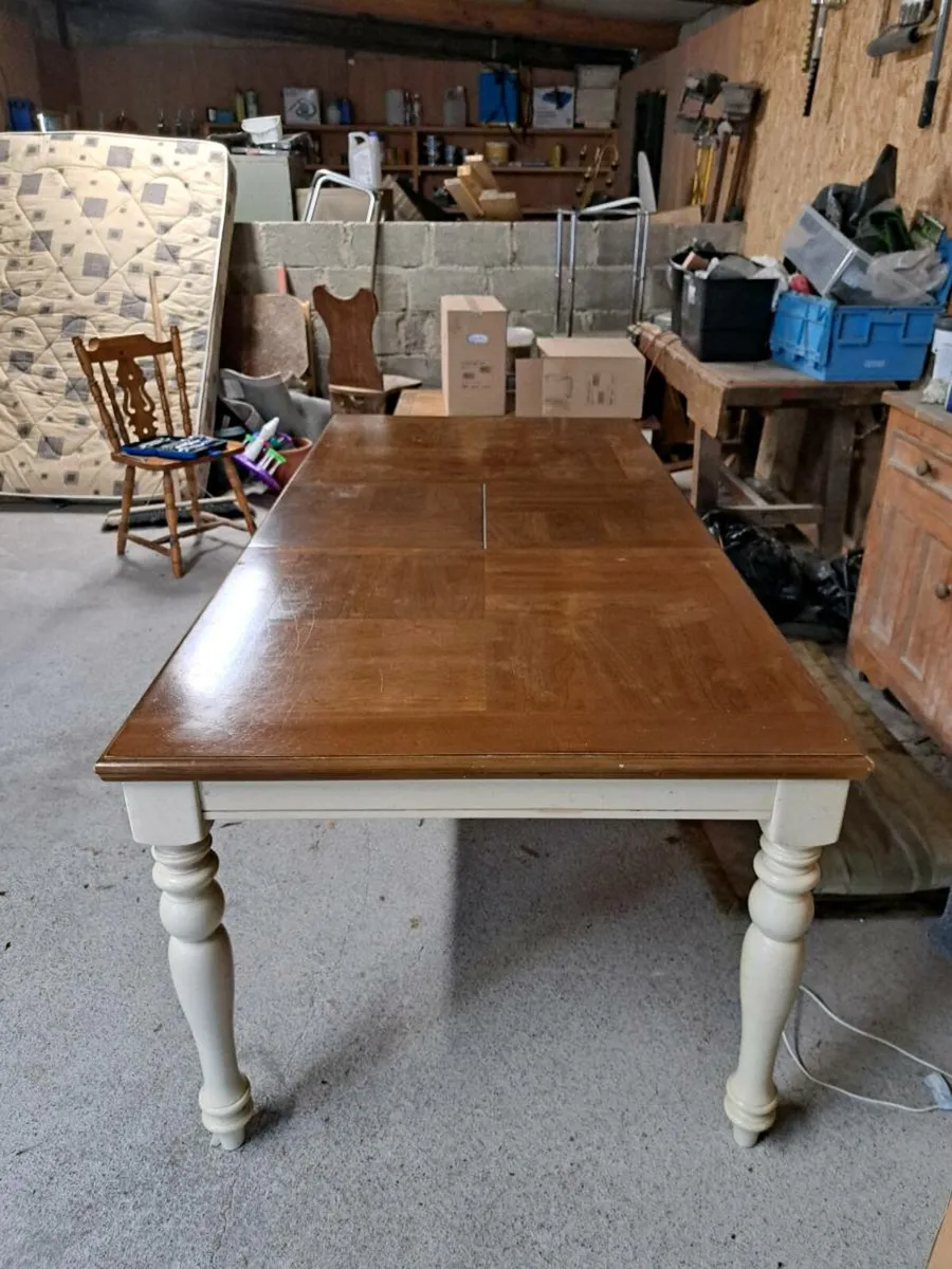 Kitchen table - Image 1