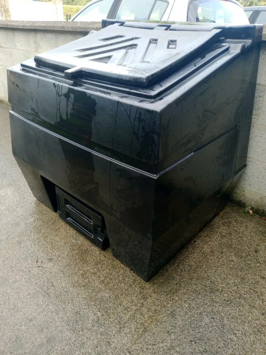 Large coal bunker - Image 1