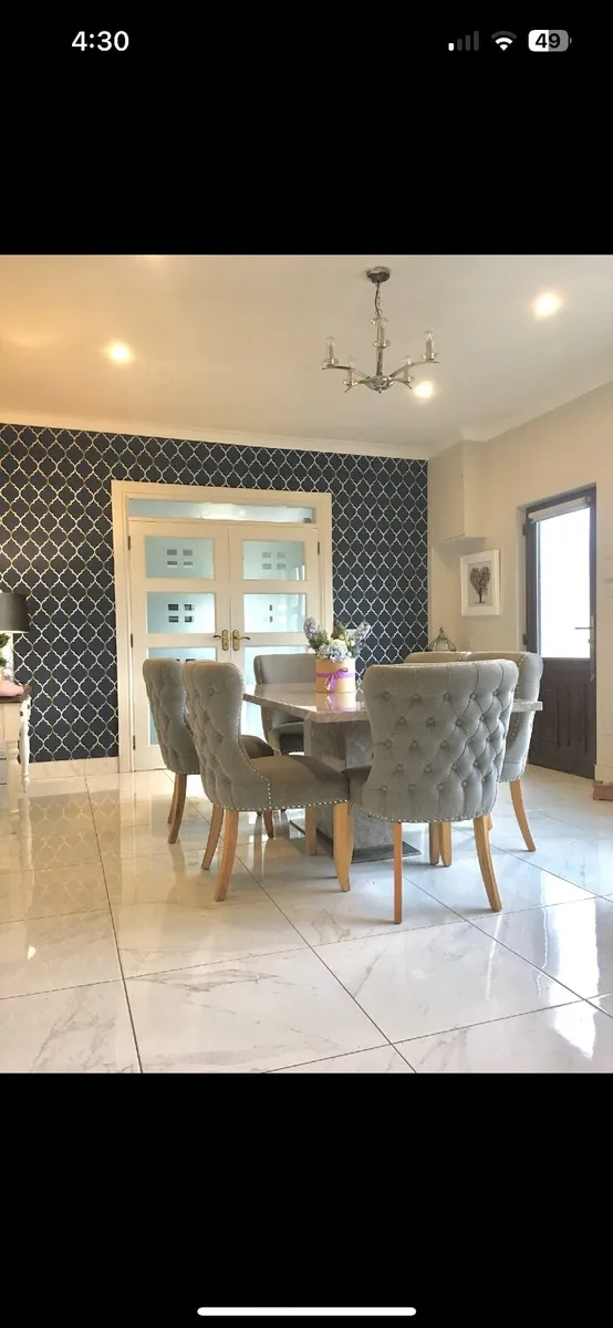 Kitchen Table and 6 chairs