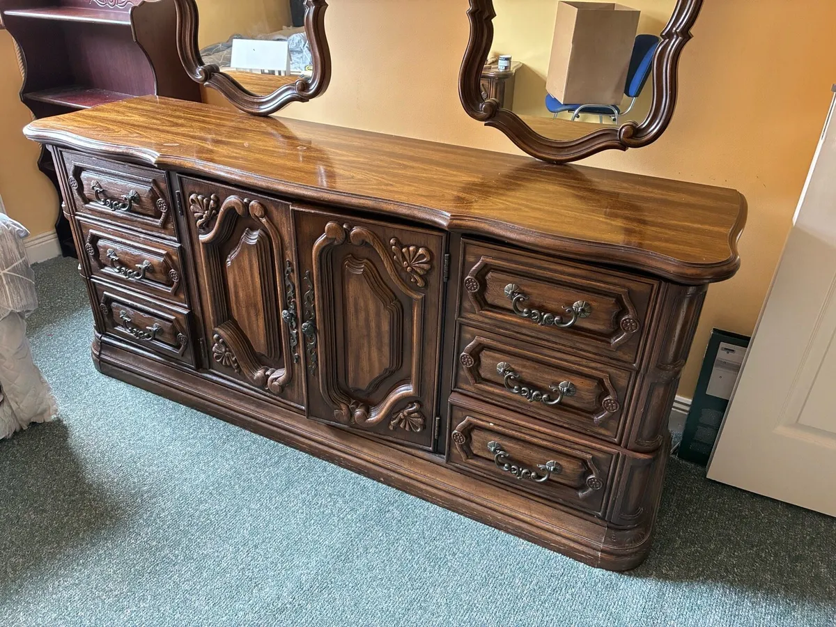 Dressing table - Image 1