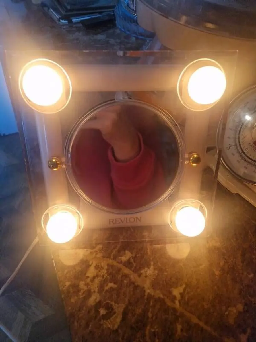 revlon make up light up mirror - Image 3