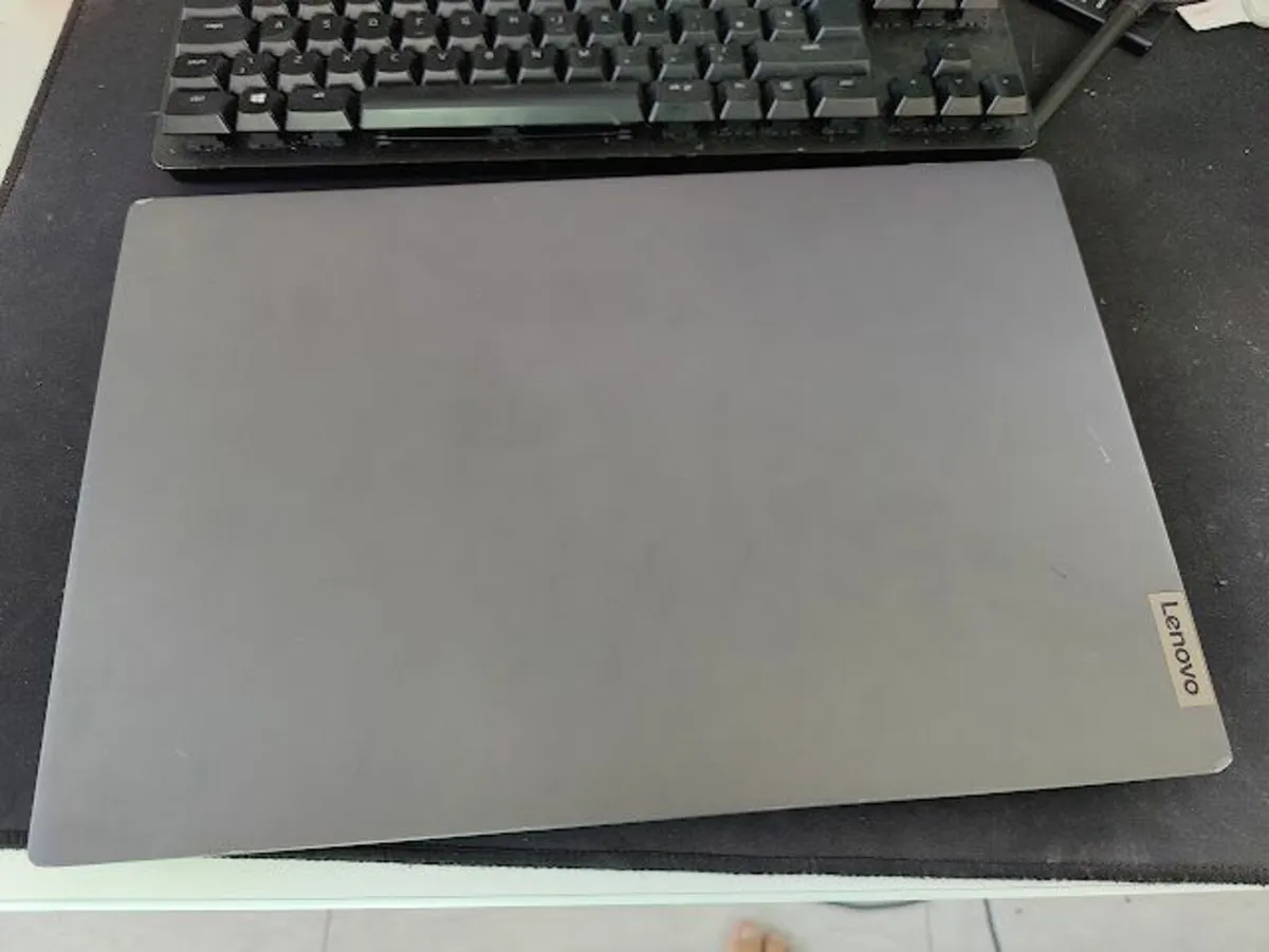 Fast Lenovo laptop Ryzen/8GB/256GB SSD/W11 - Image 2