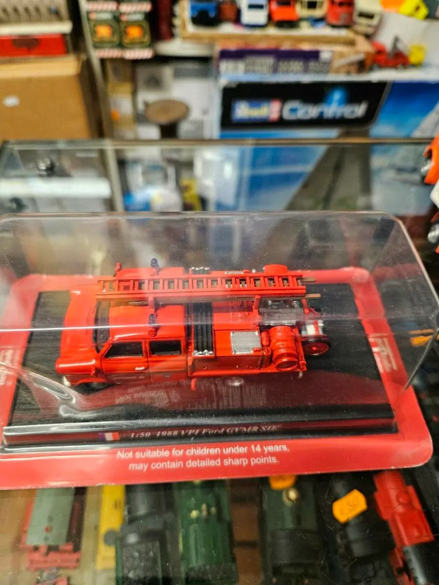 Corgi Atlas Ford Transit Fire Engine - Image 2