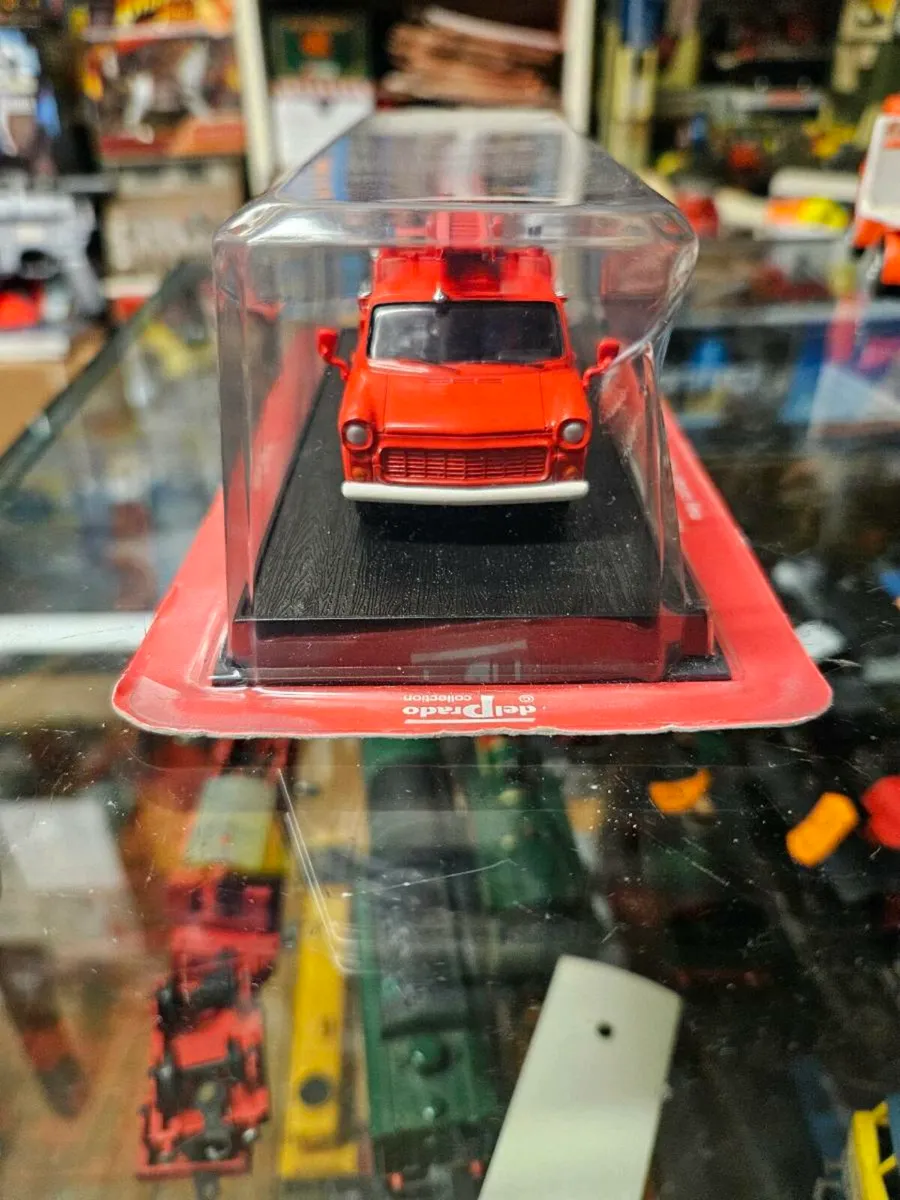 Corgi Atlas Ford Transit Fire Engine - Image 3