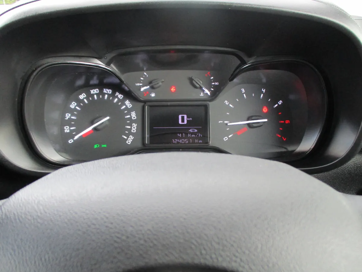 Toyota Proace City 2022 PLUS6 SPEED - Image 2