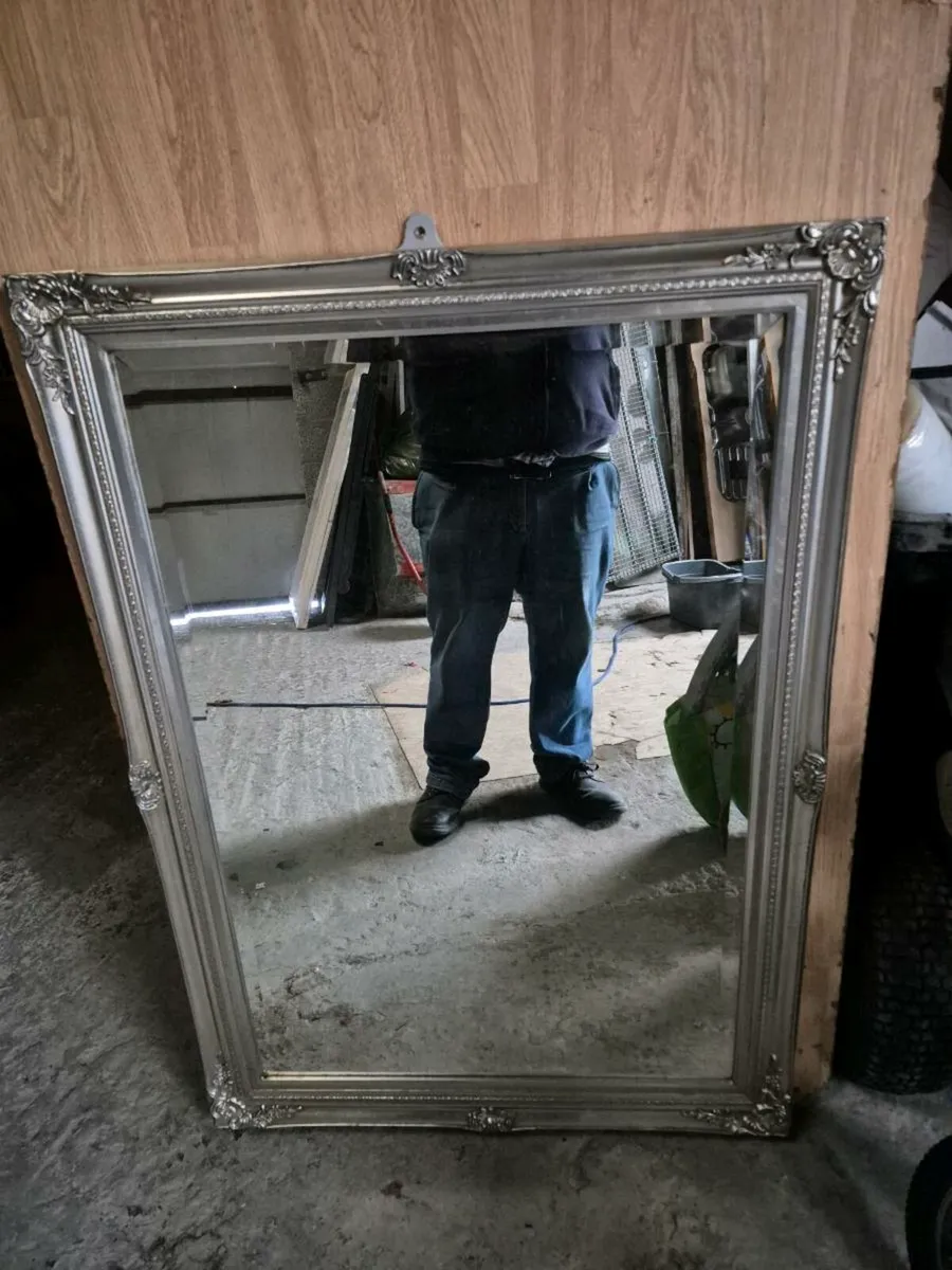 A lovely mirror silver in perfect condition moving - Image 2