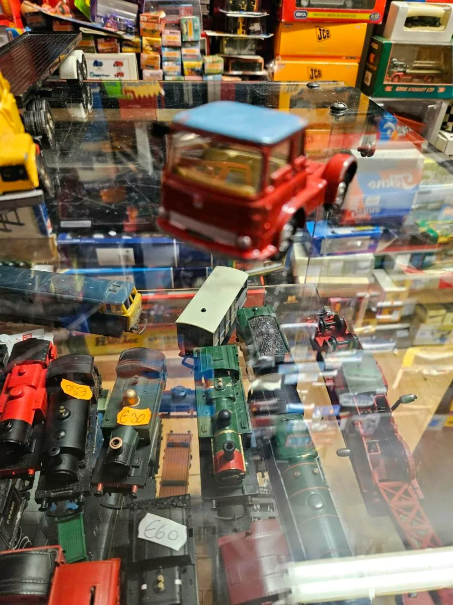 Corgi Chipperfields Circus Truck - Image 2