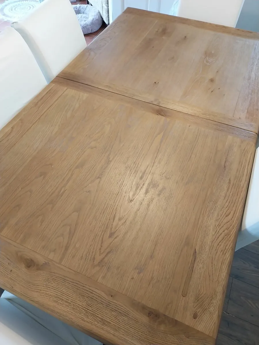 Solid extendable kitchen table and 6 chairs - Image 3