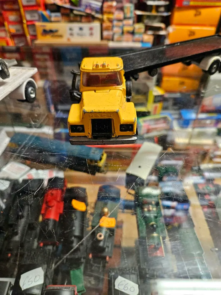 Corgi Mack Tractor Unit and Trailer - Image 2