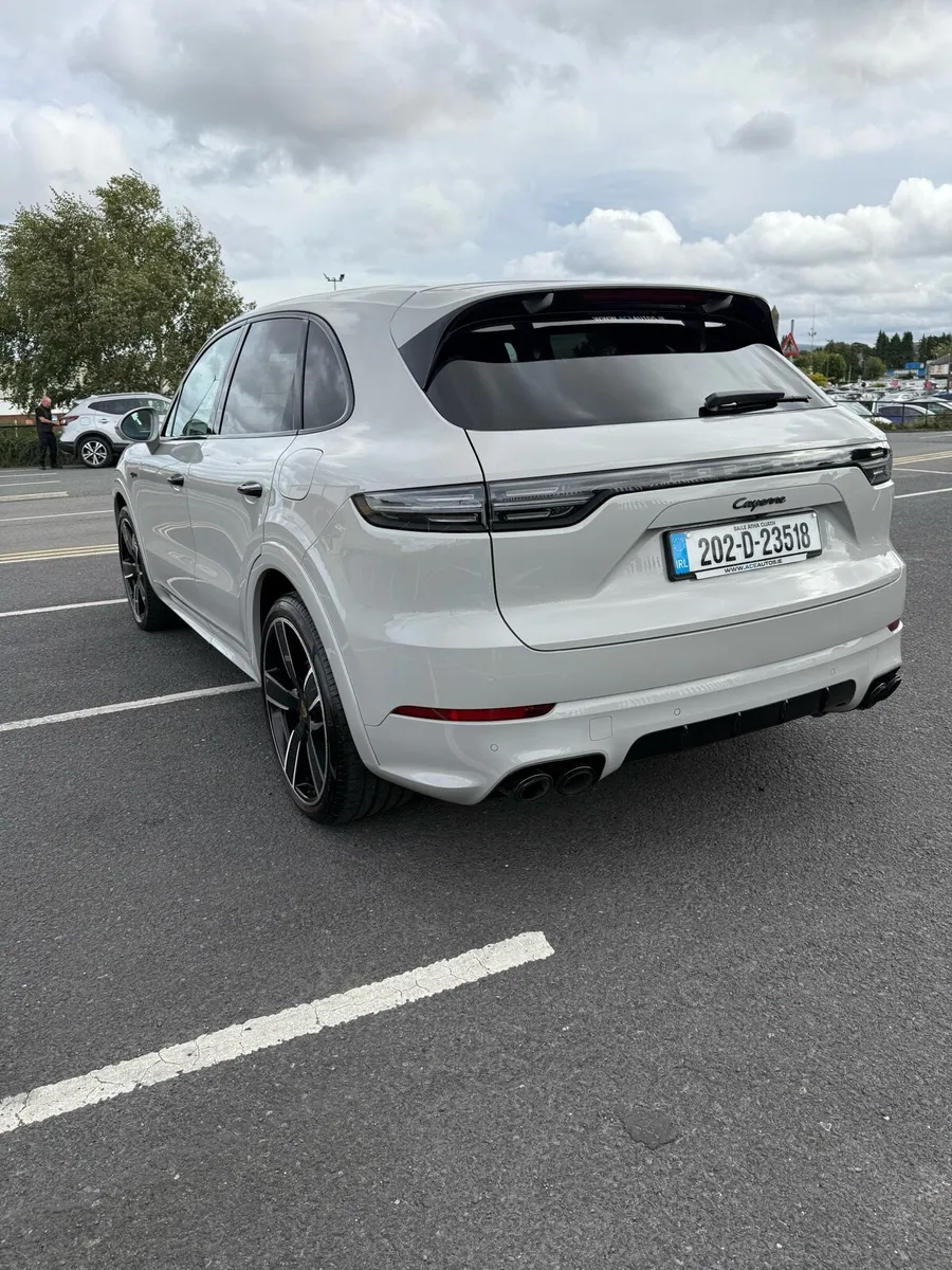 Porsche cayenne - Image 2