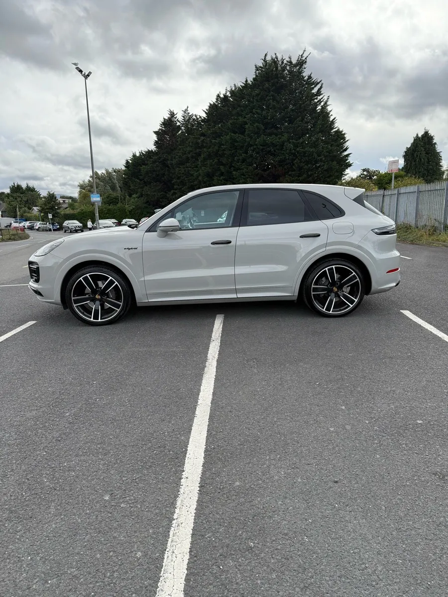 Porsche cayenne - Image 3
