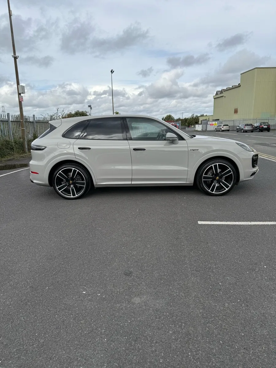 Porsche cayenne - Image 1