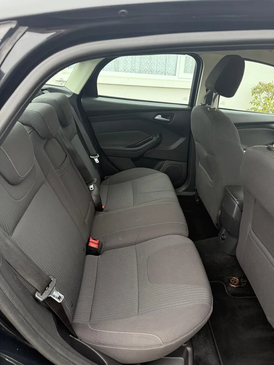 Ford Focus 2012 - Image 2
