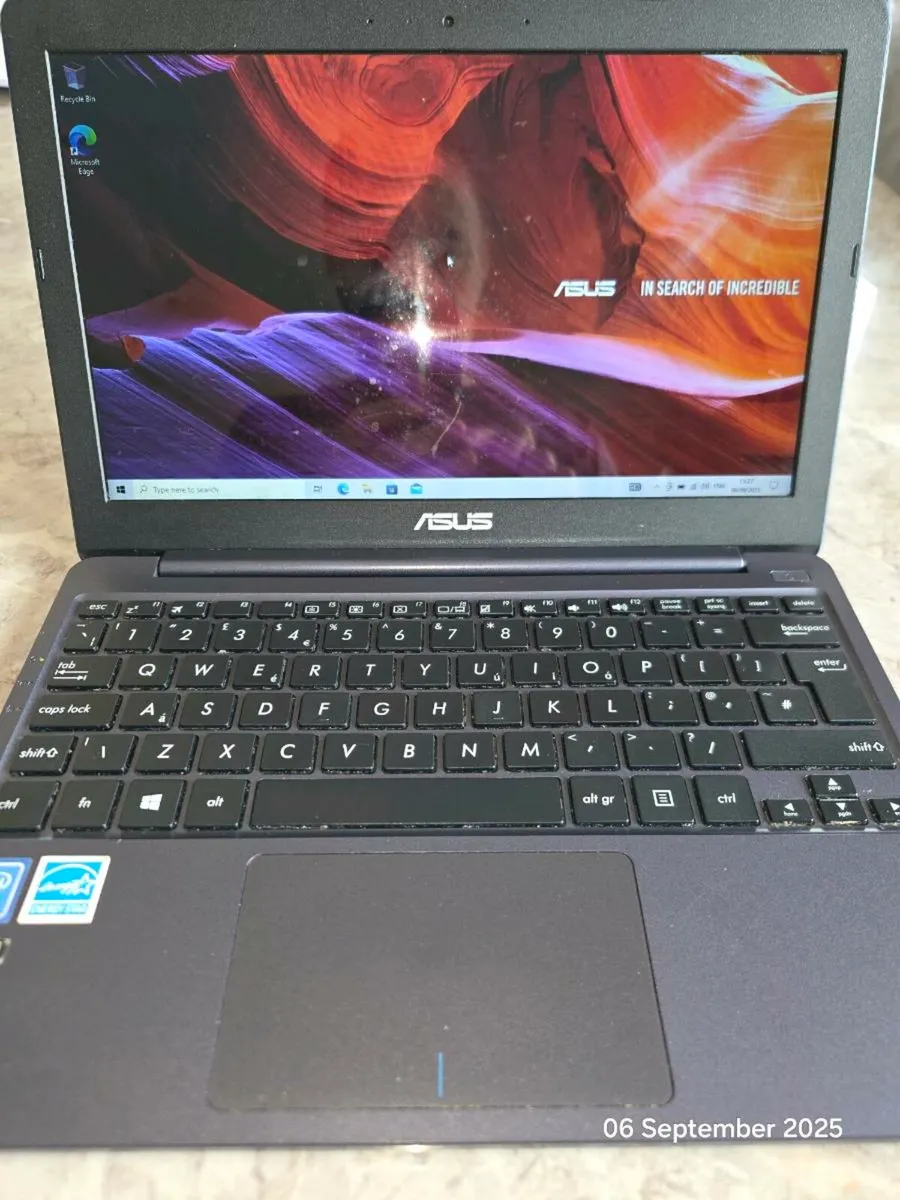 Asus laptop - Image 1
