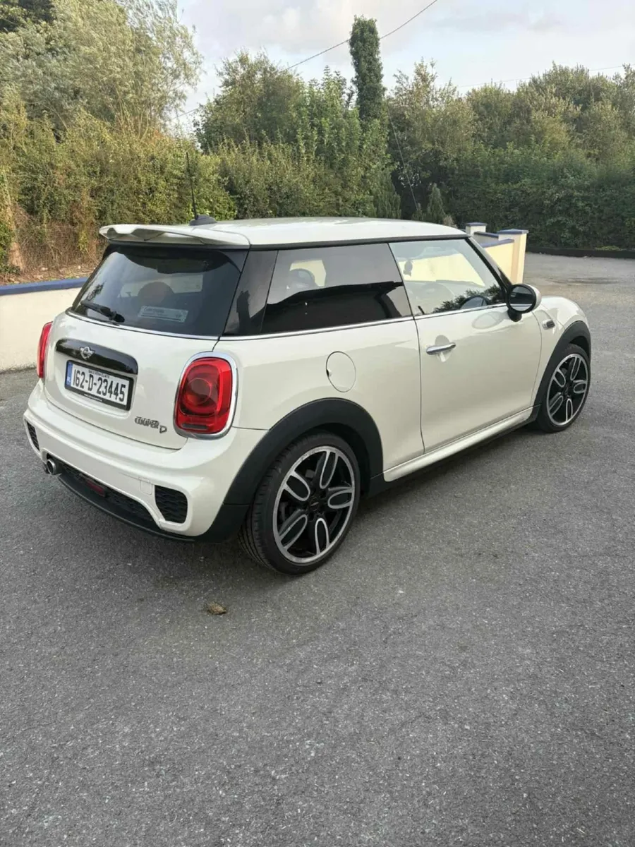 Mini Cooper 2016 with JCW kit - Image 4