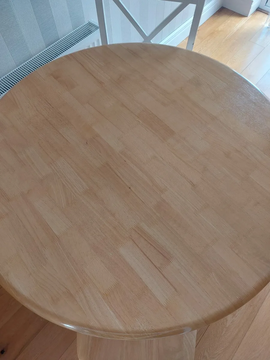 Table and Chairs - Image 3