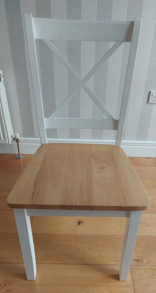 Table and Chairs - Image 4