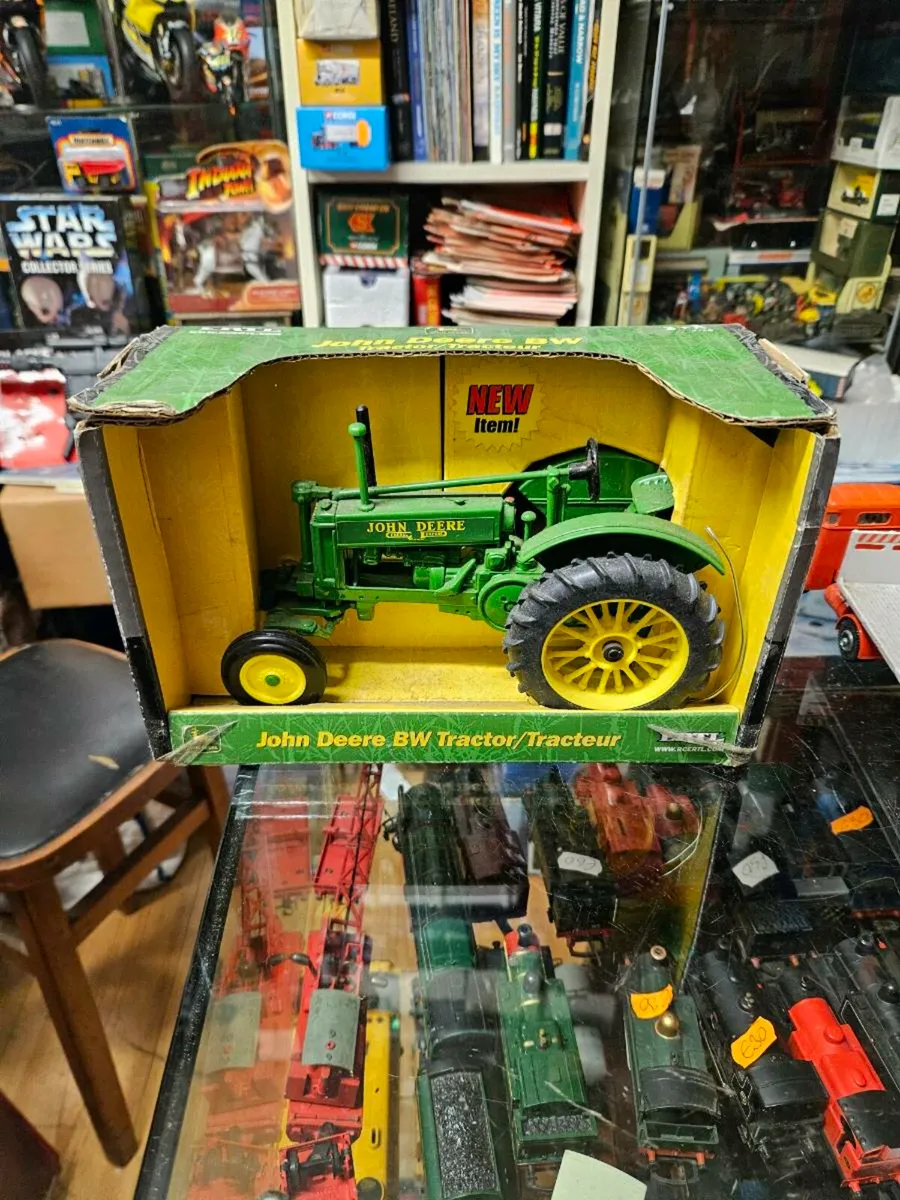 Britain's ERTL John Deere Tractor 1 16 - Image 1