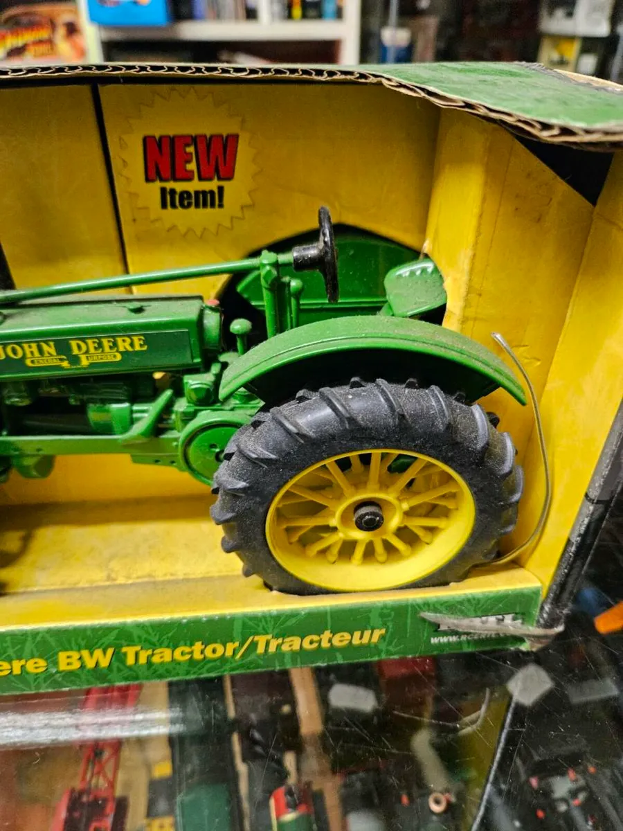 Britain's ERTL John Deere Tractor 1 16 - Image 2