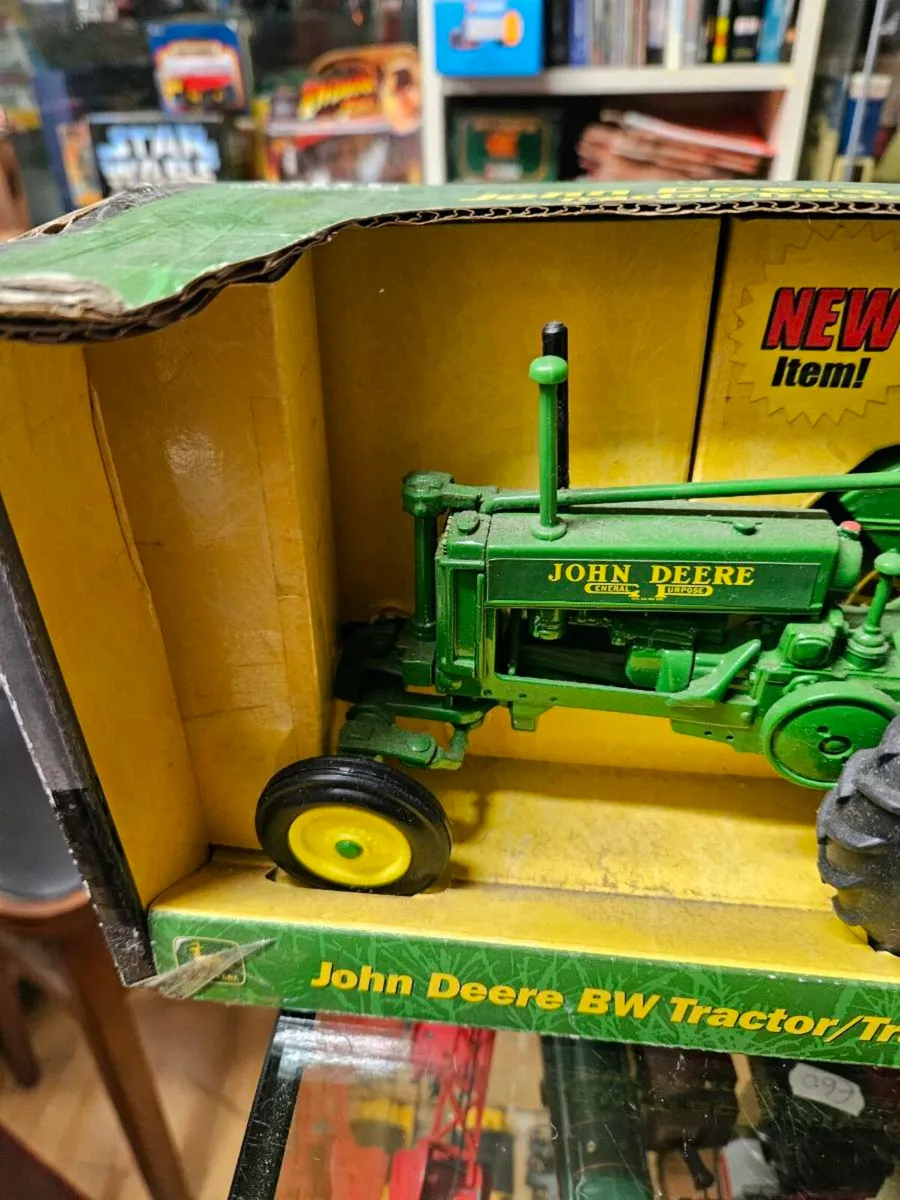 Britain's ERTL John Deere Tractor 1 16 - Image 3