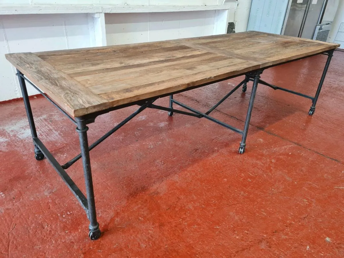Industrial design Display Tables - Image 2