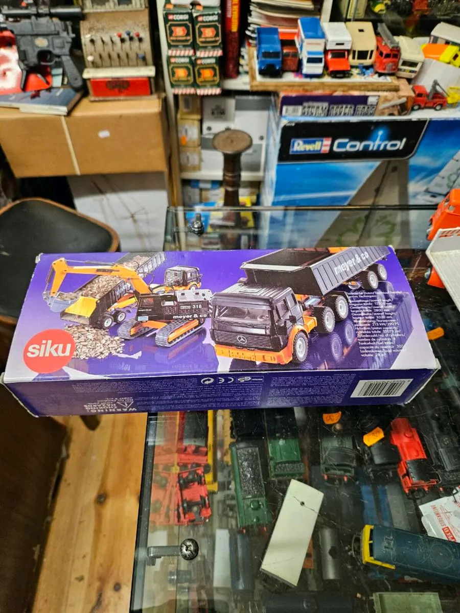 Corgi Siku Mercedes Tractor Unit and Trailer - Image 4