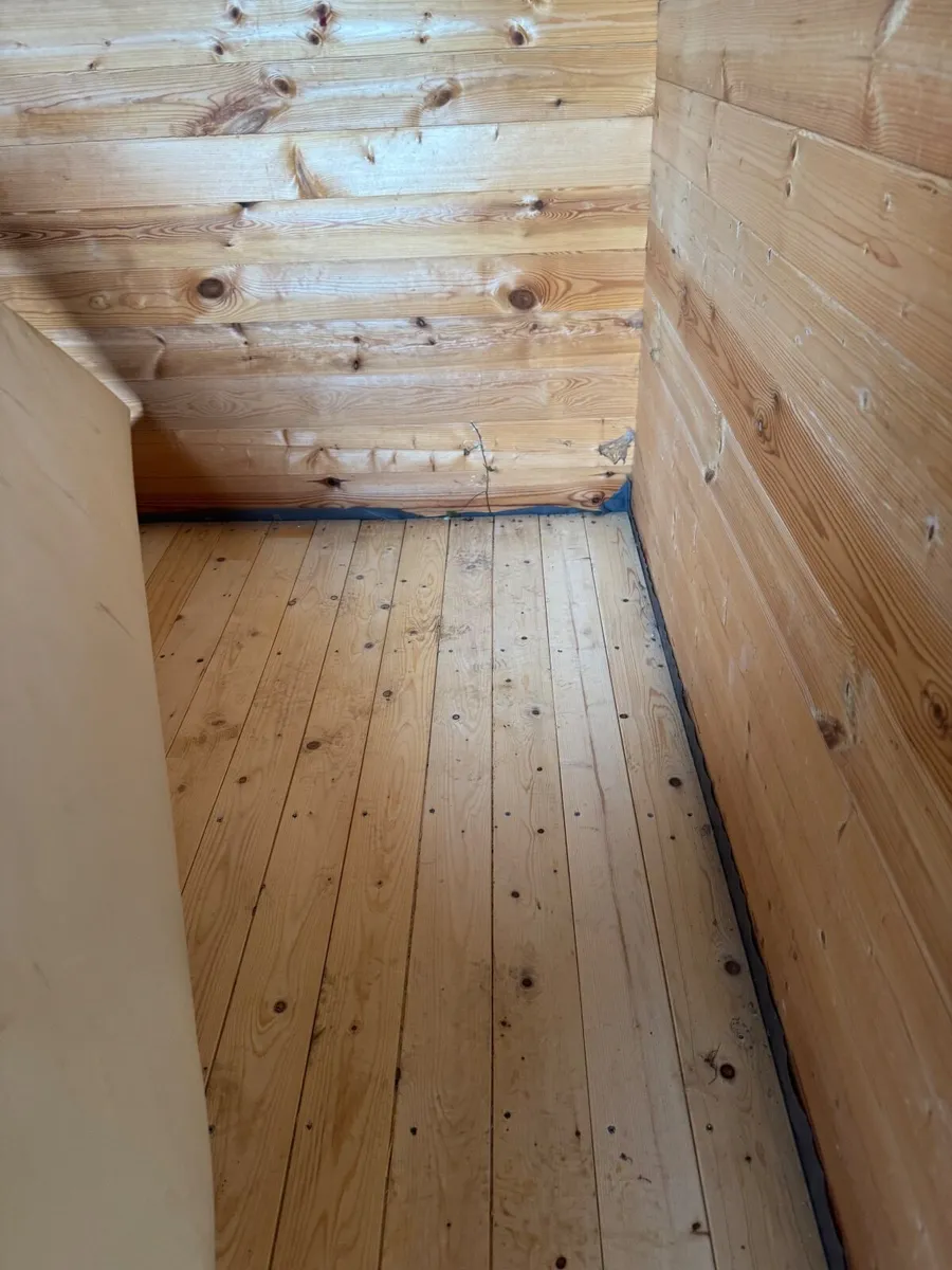 Timber shed - Image 4