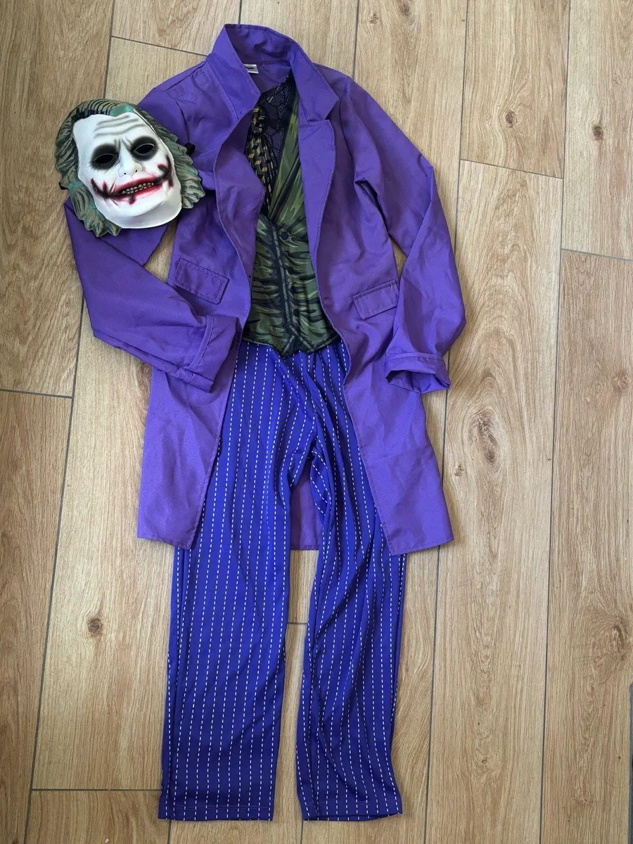 Halloween costume - Image 1