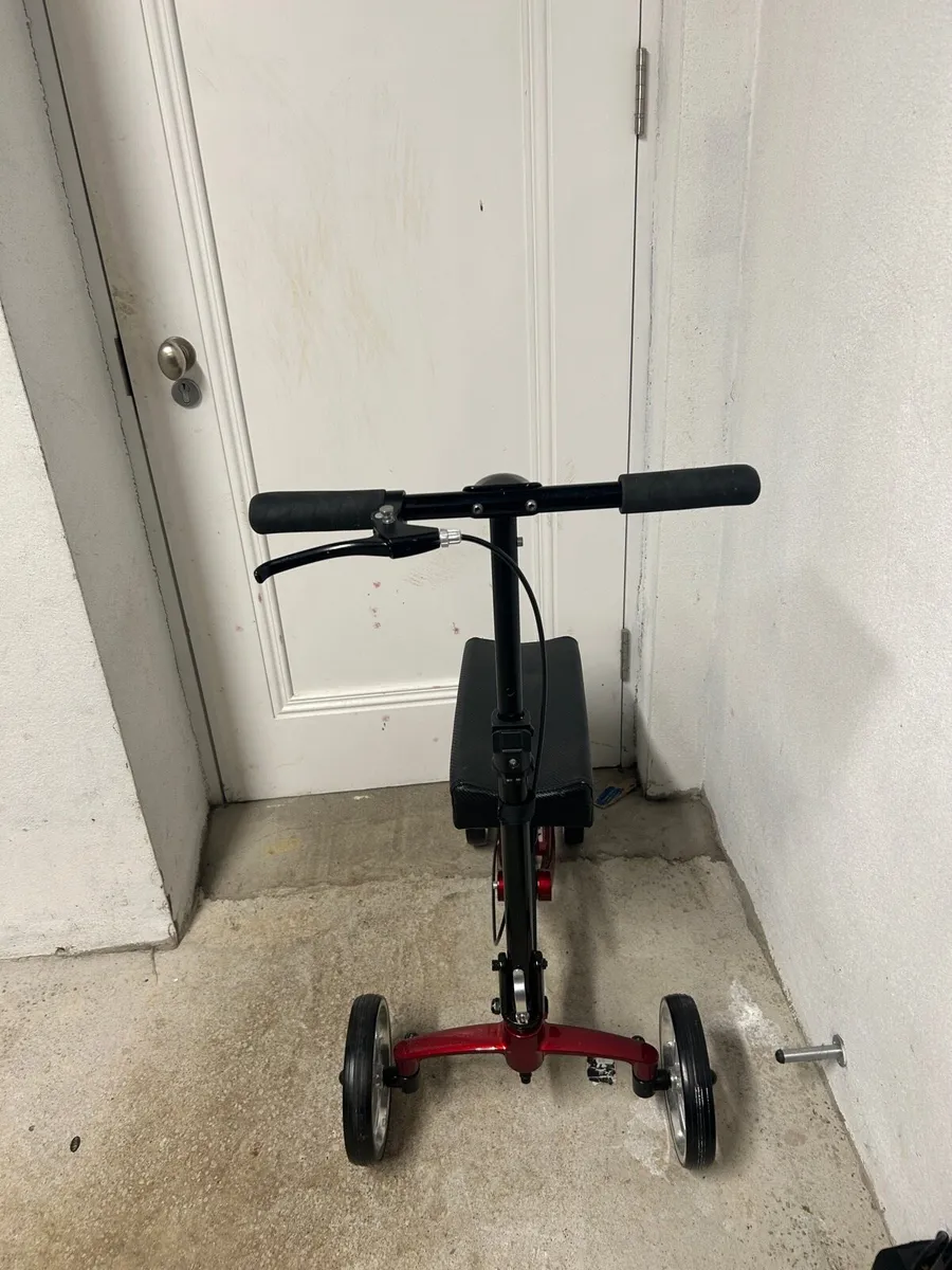 Knee walker/ scooter with brake - Image 2