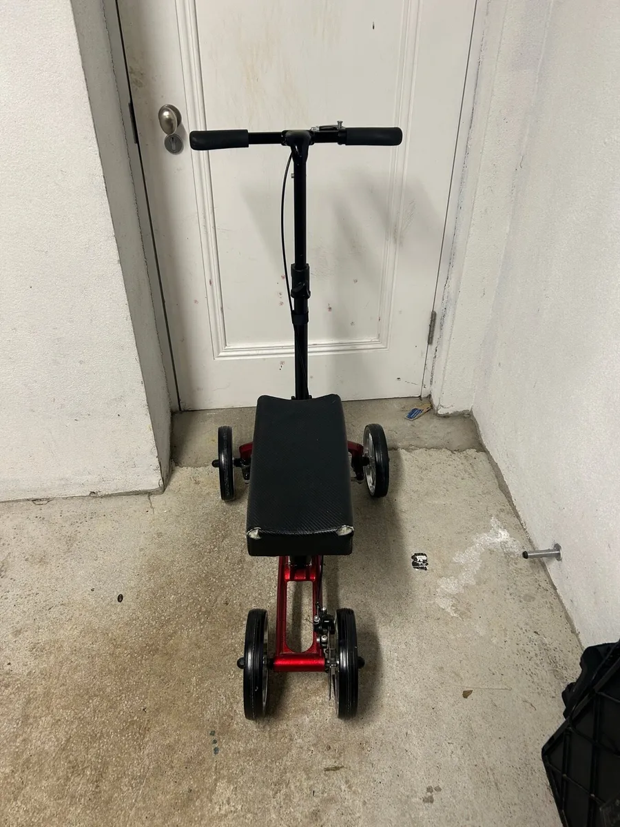Knee walker/ scooter with brake - Image 4